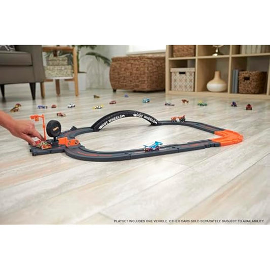 Hot Wheels City Track Pack, 10 Piece Set Includes Track Base & Various Track Pieces to Build a Cityscape, with 1 Hot Wheels Car, Connects to Other Sets, Gift for Kids 4 Years & Up, HDN95