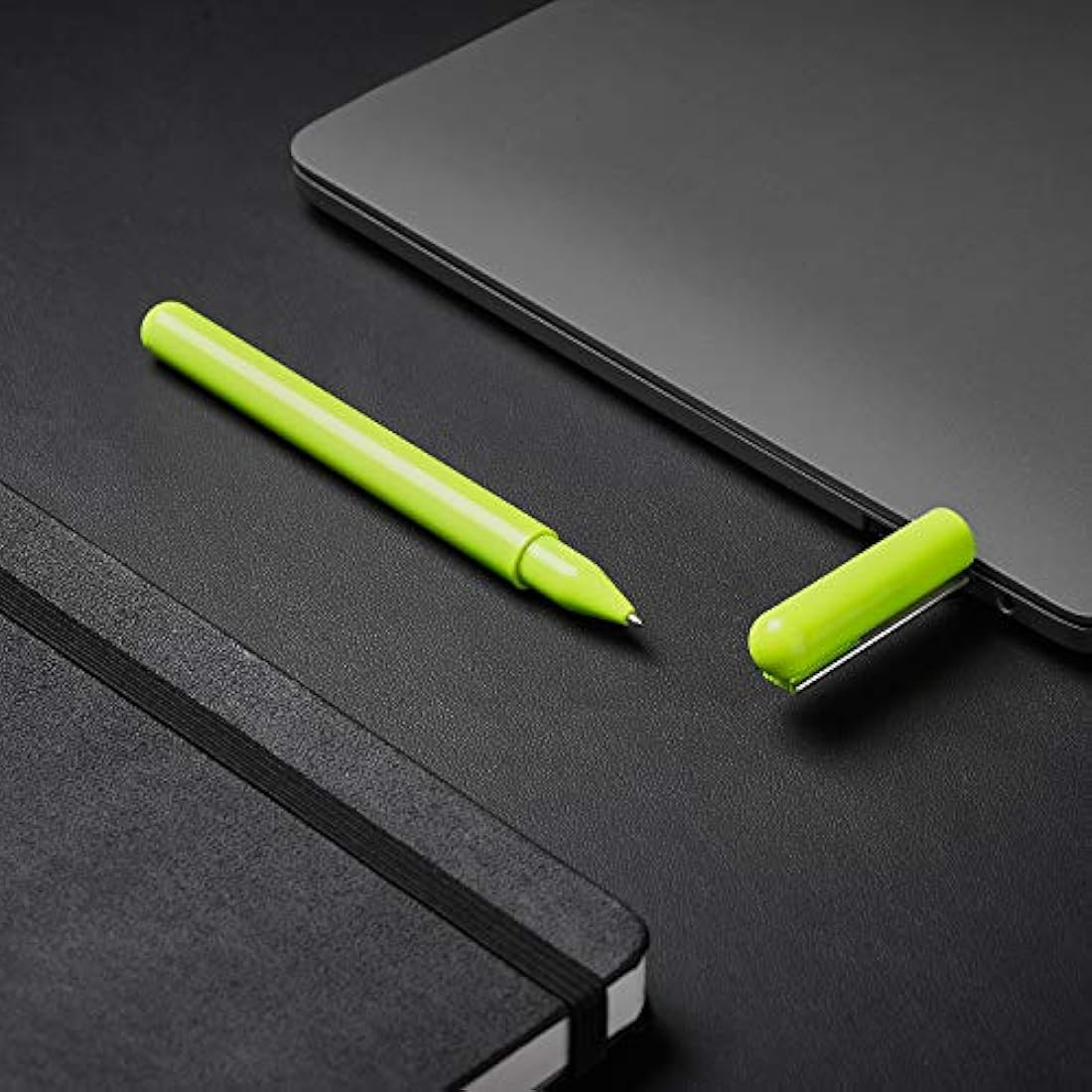LEXON - C-Pen Black Ink Ballpoint Pen with 32 GB Flash Memory Integrated in the Cap - Red