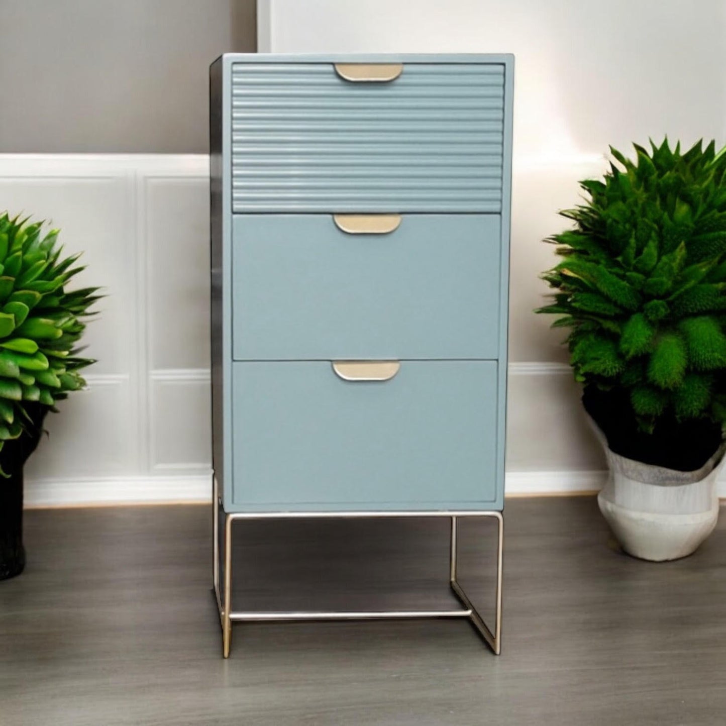 Contemporary and Stylish 64CM Wooden 3 Drawer Bedside Table - Compact Storage Solution with Smooth Sleek Design Wood Frame Drawer Slides for Easy Access to Home Essentials (Green)