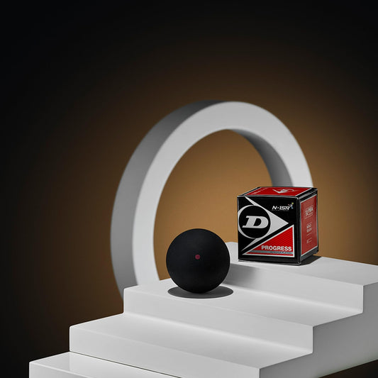 Dunlop Squash Balls Progress Red, 12 Balls, for Recreational and Hobby players - medium speed