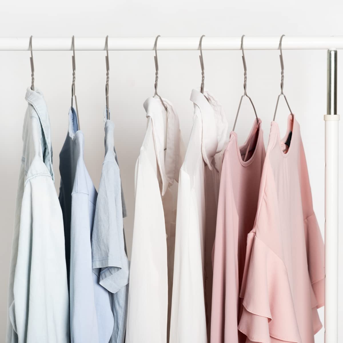 Stainless Steel Clothes Hangers (Pack of 25) - Reinforced Clothes Hangers for Unisex Adults Metallised