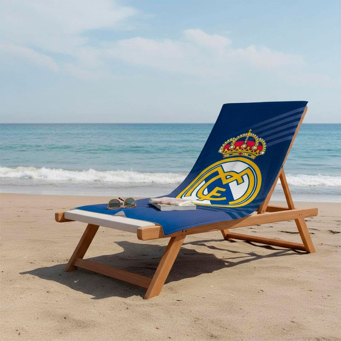 CERDÁ LIFE'S LITTLE MOMENTS Real Madrid Towel – Official Towel, Crest and Club Colours, Ideal for Beach, Pool, Bath or Sport