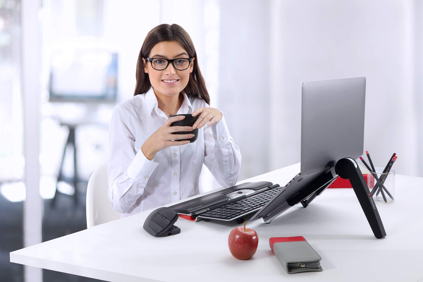 Contour Laptop Stand | Lightweight and Pocket Sized Laptop Riser| Fits all Laptops up to 17” | Holds up to 4,9 kg | Aluminium