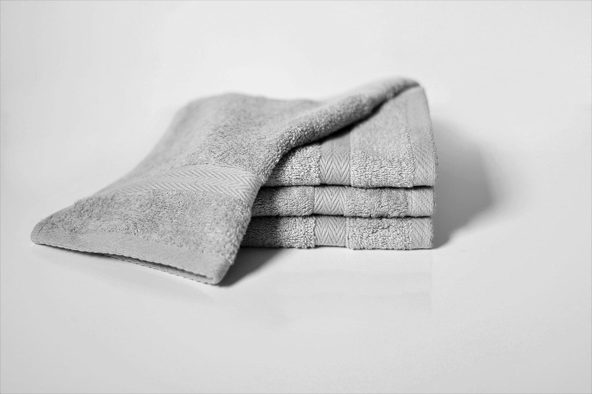 Bentley Priory Luxor Spa Towel 4 Pack of Face Flannels made from Absorbent 600 GSM Cotton Multi Packs of Wash Cloths SILVER