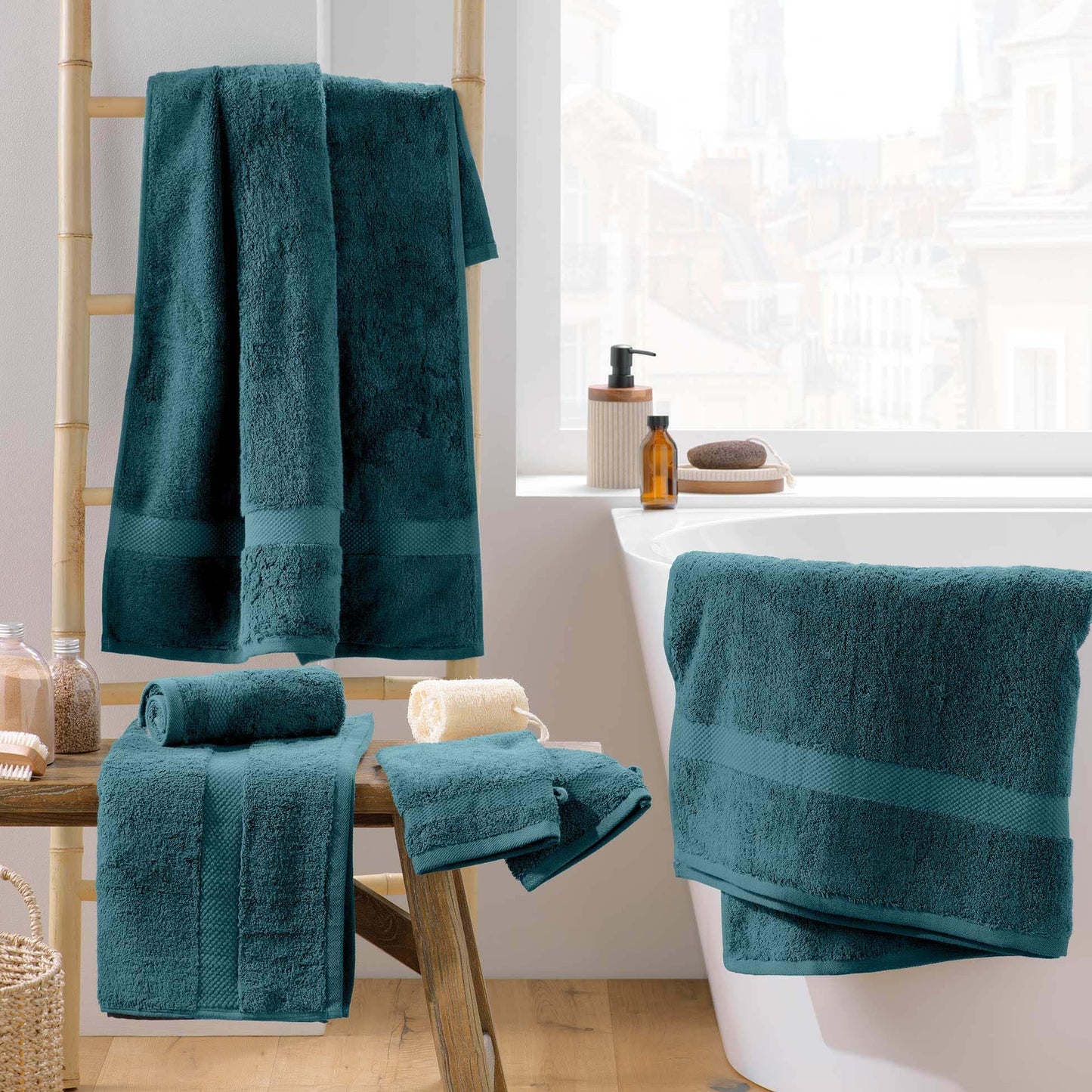 Douceur d'Intérieur, Elegance Blue Bath Towel (70 x 130 cm) 100% Cotton Plain