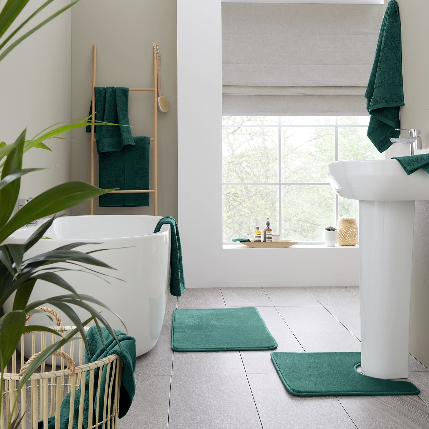Catherine Lansfield Bathroom Anti Bacterial 500 gsm Soft & Absorbent Cotton Bath Sheet Forest Green