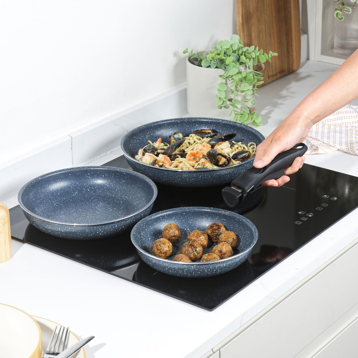 Russell Hobbs Nightfall Stone Frying Pan Set Smart Clip Non-Stick Pans, 20cm, 24cm, 28cm, Stay Cool Detachable Handle, Oven to Hob to Table Cooking,