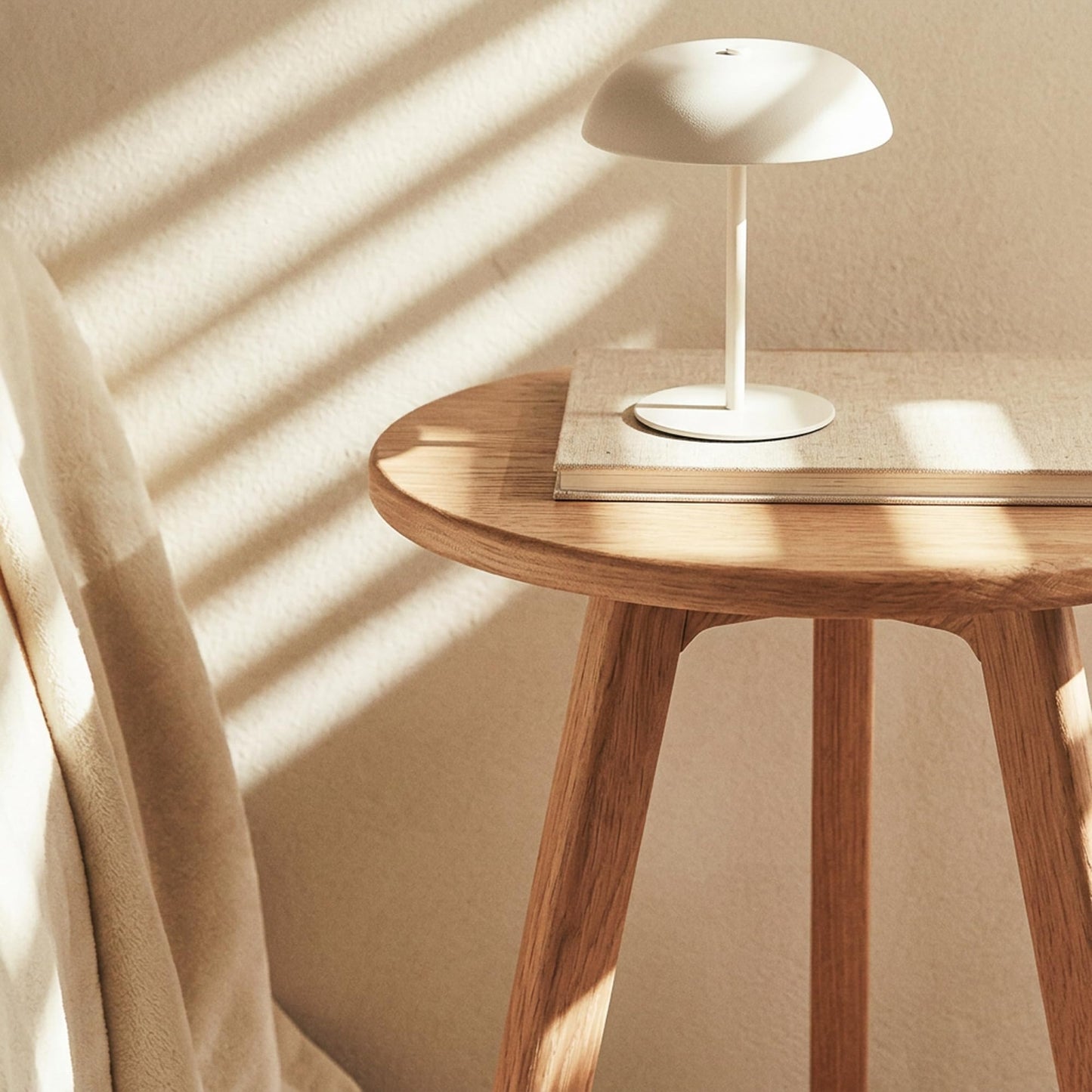 Raico Round Side Table 100% Solid Oak Wood Occasional Minimal Scandinavian End Table for Living Room (Natural Oak)