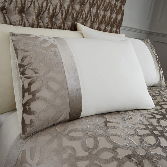 Catherine Lansfield Lattice Cut Velvet Super King Duvet Cover Set with Pillowcases Natural