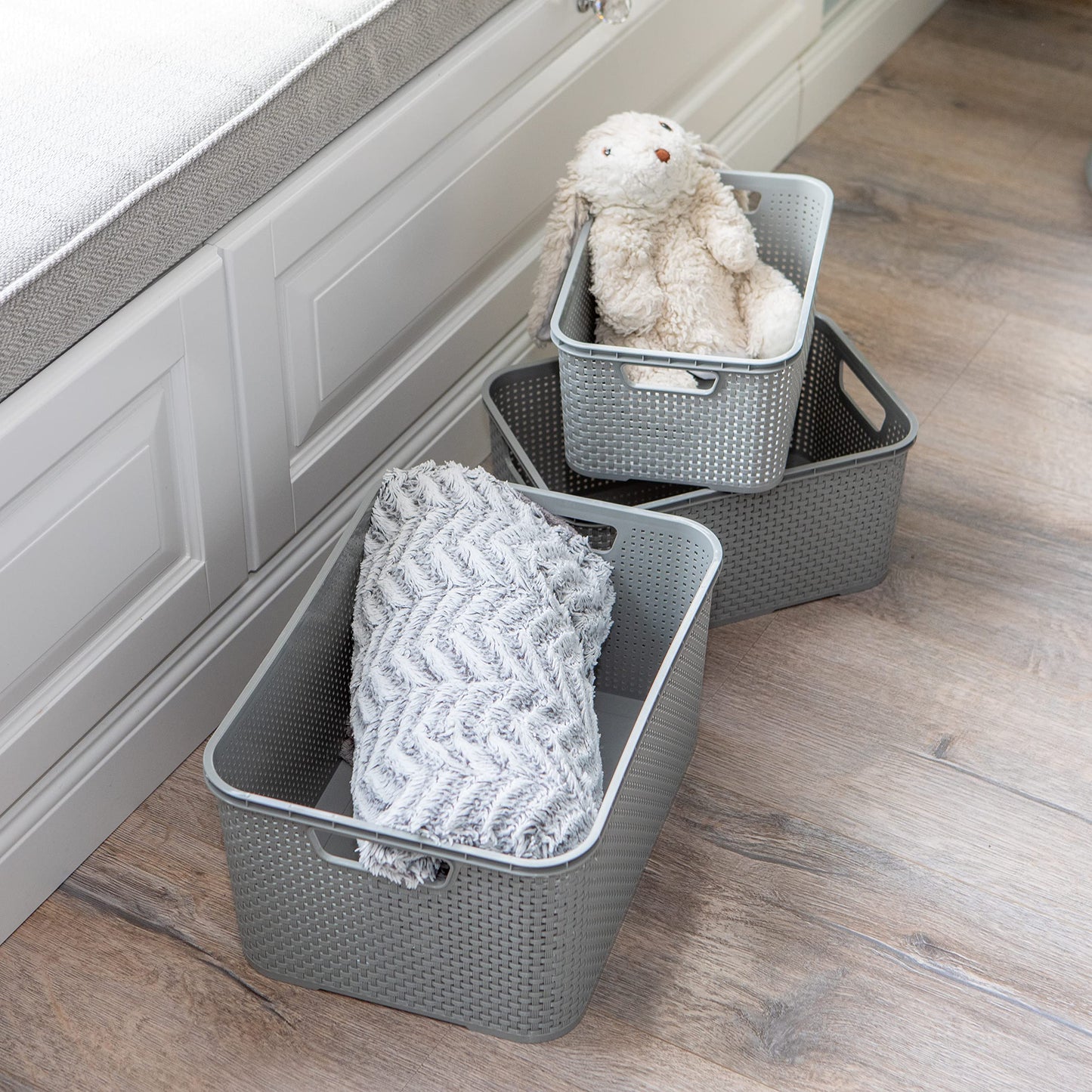 BranQ Home Essential Universal Multifunctional Basket in Rattan Design, Size M 10 L, BPA-Free Plastic PP, Light Grey, 28.8 x 19.7 x 16.2 cm