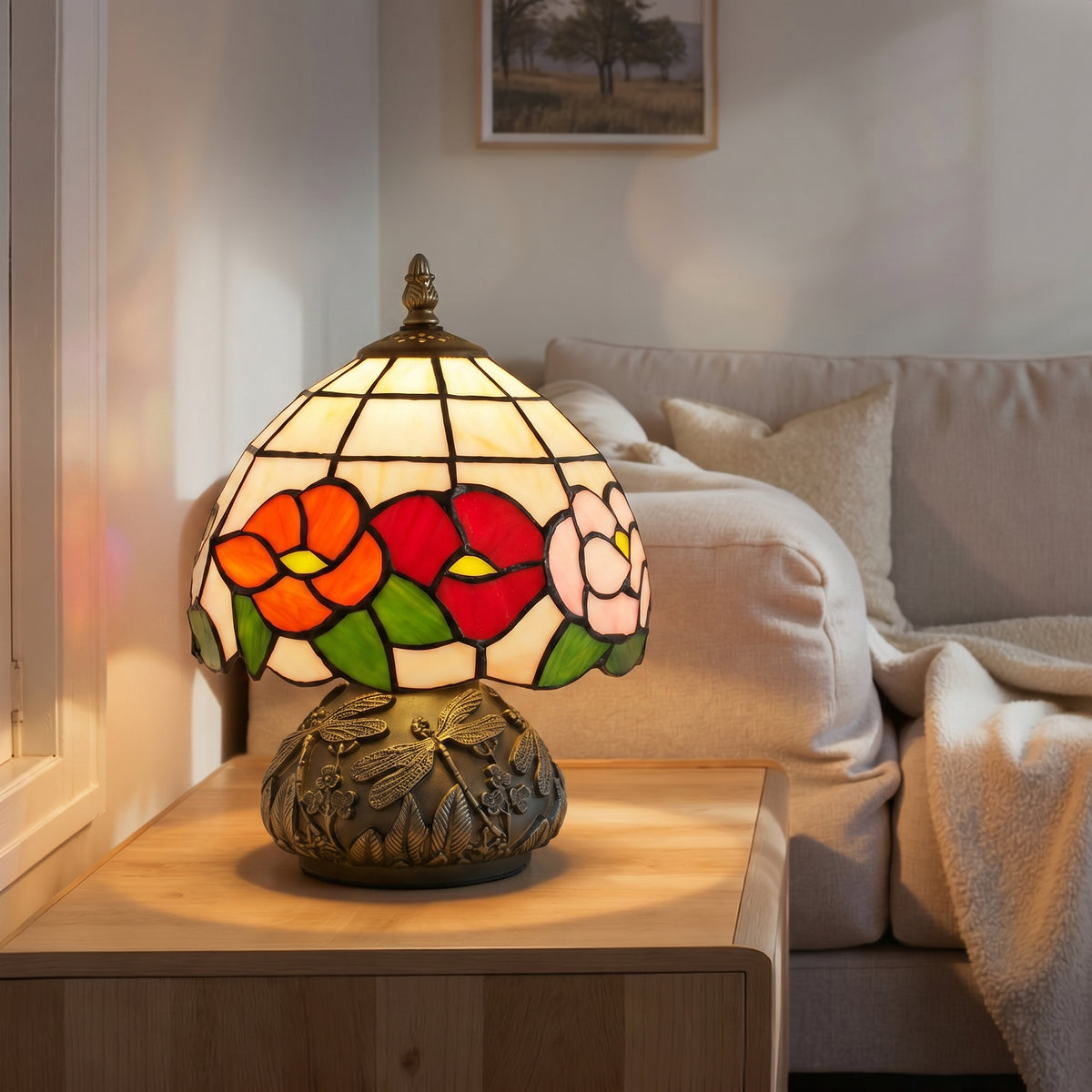 HOMCOM Handcrafted Classic Stained Glass Bedside Lamp, Tiffany-Style Table Lamp with Sculpted Dragonfly Base, Multi-Coloured