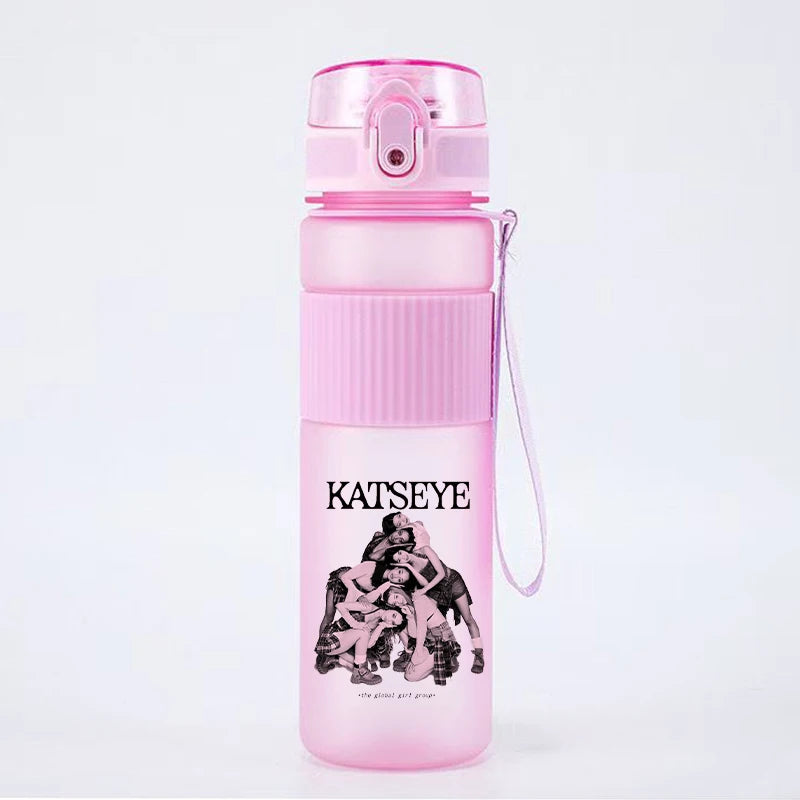 Fashion K POP KATSEYE 550ml Sports Water Cup for Women Anime Cartoon Fashion Water Bottle Boys Girls Portable Good-looking Cups