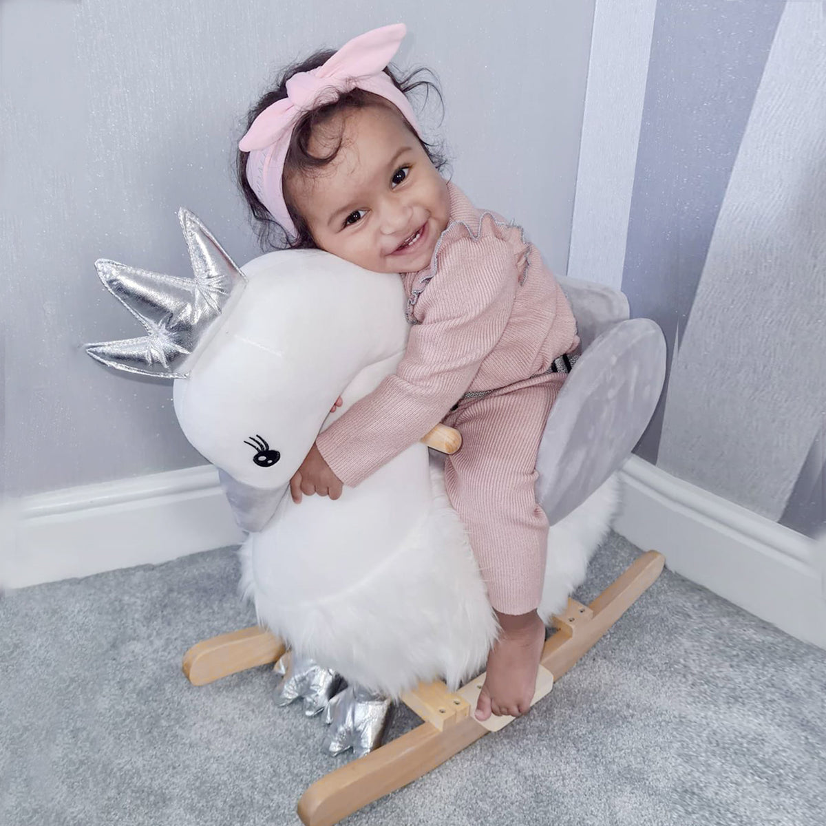 HOMCOM Kids Rocking Horse, Children Plush Ride On Swan Animal Rocker w/ Sound, Wood Base Seat, Seat Belt, Baby Toy Rocker for Toddler 18 - 36 Months, White and Grey