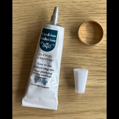 Cushion Solution Comes in a 5.5g tube.