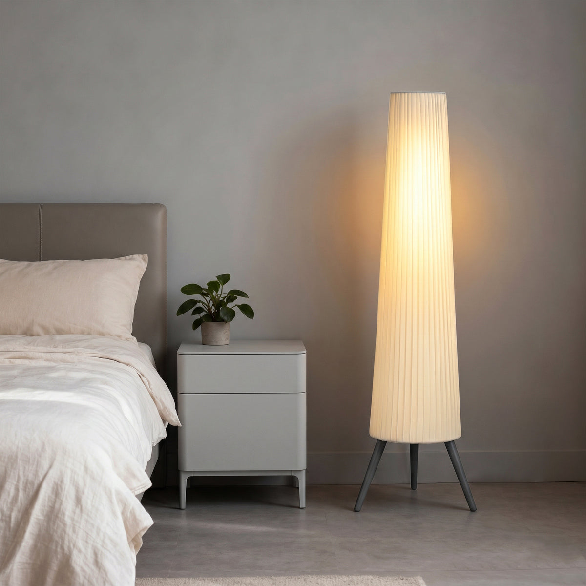 HOMCOM Dimmable Tripod Floor Lamp with Foot Switch, Nordic Standing Lamp with Fabric Shade, 153cm, White and Grey