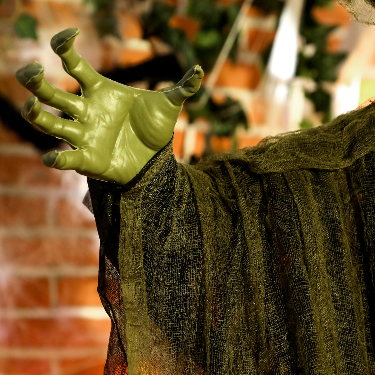 Outsunny 170 cm Life Size Hanging Halloween Animated Witch with Glowing LED Eyes, Spooky Witch Scary Halloween Decorations, Battery Operated, Indoor Party Props
