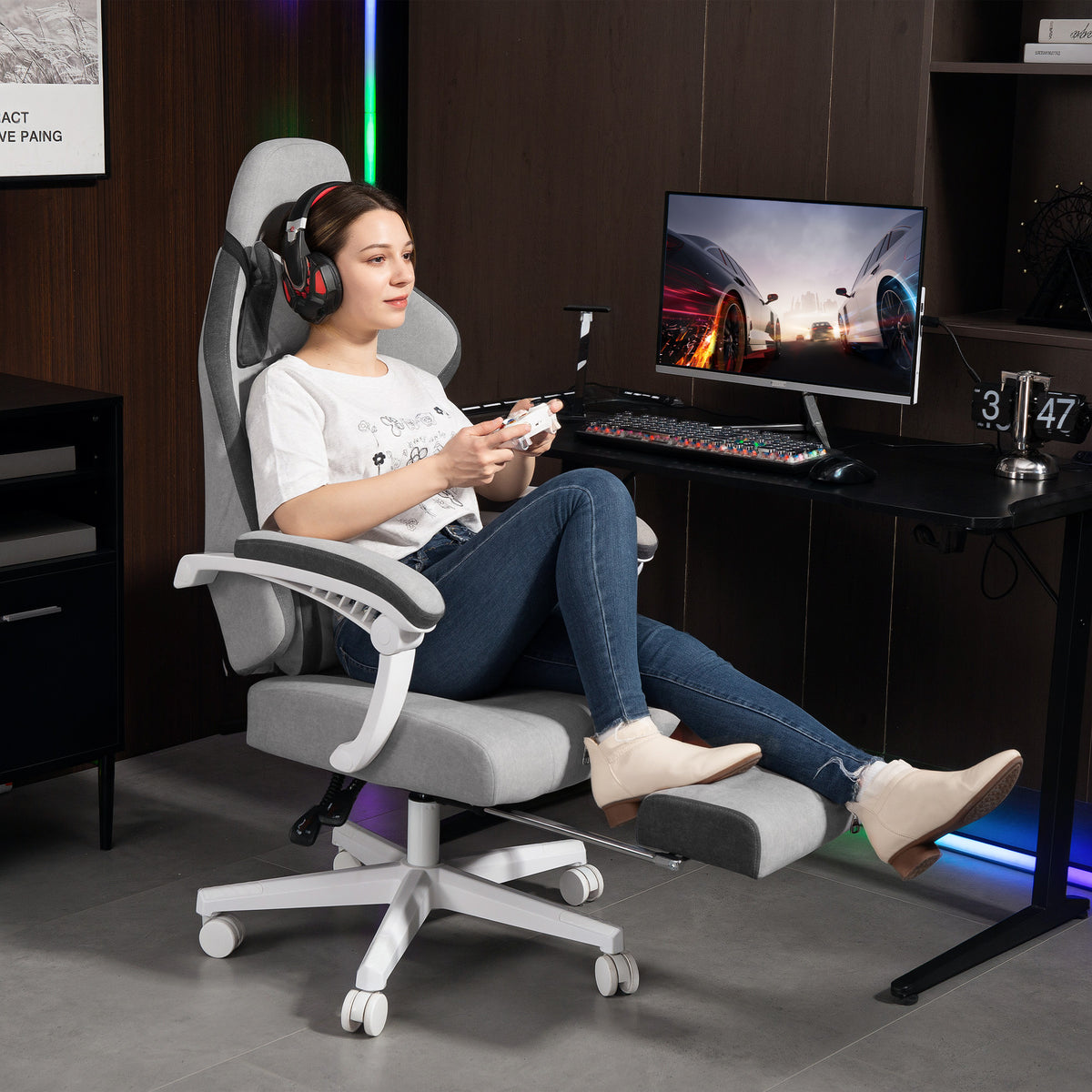 HOMCOM Gaming Chair, Gamer Computer Chair with Footrest, High Back, Lumbar Support, Adjustable Height, Swivel Wheels for Home Office, Grey