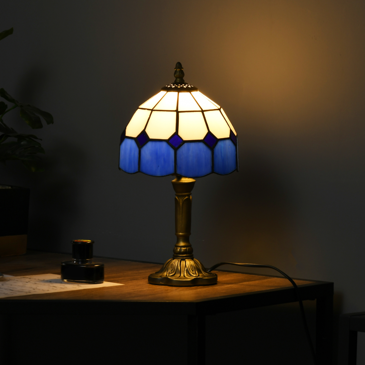 HOMCOM Antique Table Lamp, for Bedroom Bedside, Bulb not Included, Blue