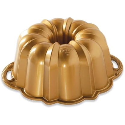 Nordic Ware Platinum Anniversary 12-Cup Bundt Pan, Original Cast Aluminium Bundt Tin, Bundt Cake Tin with Geometric Pattern, Cake Mould Made in the USA, Colour: Gold