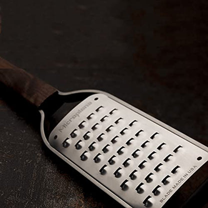 Microplane Kitchen Grater Extra coarse for Potato, Zucchini, Carrot, Apple, Cabbage and Cheese with Stainless Steel Blades - Made in USA