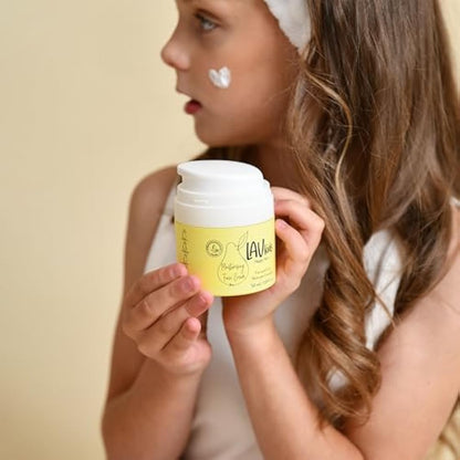 LAV Moisturising Face Care Bundle, Face Cream, Foaming Cleanser, Lip Butter with Headband and Bag (white, yellow, green)