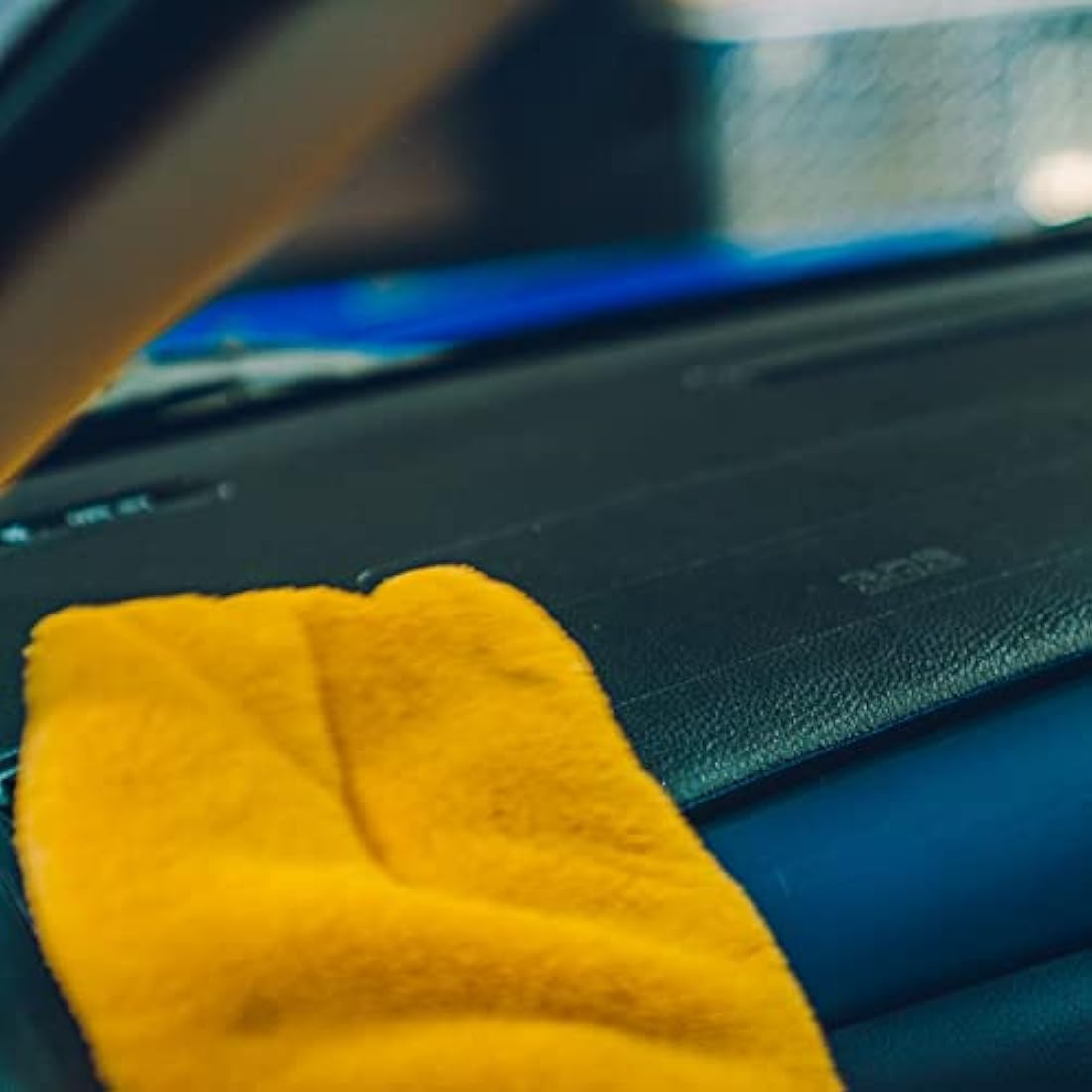 Meguiars Ultimate Interior Detailer 450ml for a satin finish