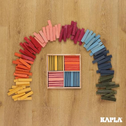 KAPLA Octocolor Box with 100 coloured planks (Red, Orange, Yellow, Green, Light Blue, Dark Blue, Pink, Purple), Wooden Toy, Construction Game, from 2 Years Onwards.