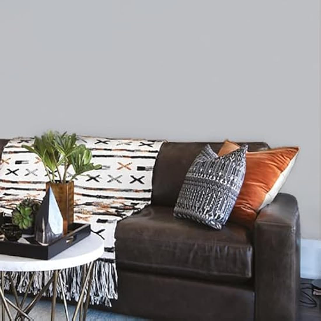 Johnstone's - Wall & Ceiling Paint - Manhattan Grey - Matt Finish - Emulsion Paint - Fantastic Coverage - Easy to Apply - Dry in 1-2 Hours - 12m2 Coverage per Litre - 5L, Pack of 1