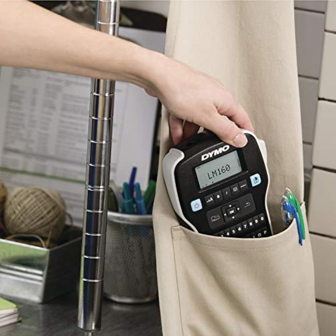 DYMO LabelManager 160 Basic Kit | Portable Printer with 3 Rolls of Label Tape D1 Labels | AZERTY Keyboard | Ideal for Office or Home