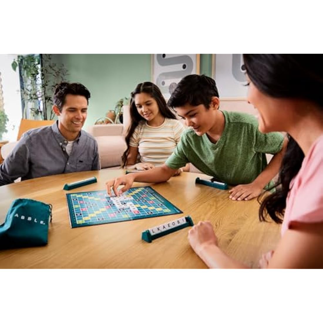 Mattel Games Classic Scrabble, Original Crossword Board Game, English Version, Family Board Game for Adults and Kids, Word Game for 2 to 4 Players, Ages 10 and Up, English Version, Y9592
