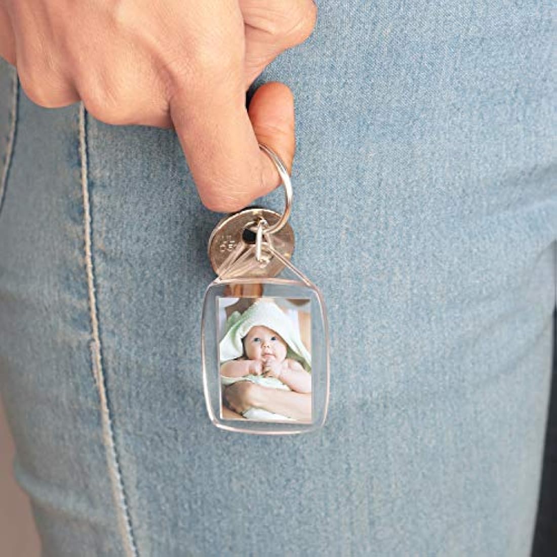 Kurtzy Blank Photo Insert Key chains (50 Pack) - Each Key ring is 3.2 x 5.4cm - Translucent Clear Acrylic Key Rings for Double Sided Photos - Small Picture Frames for Family, Friends, Gifts & Crafts