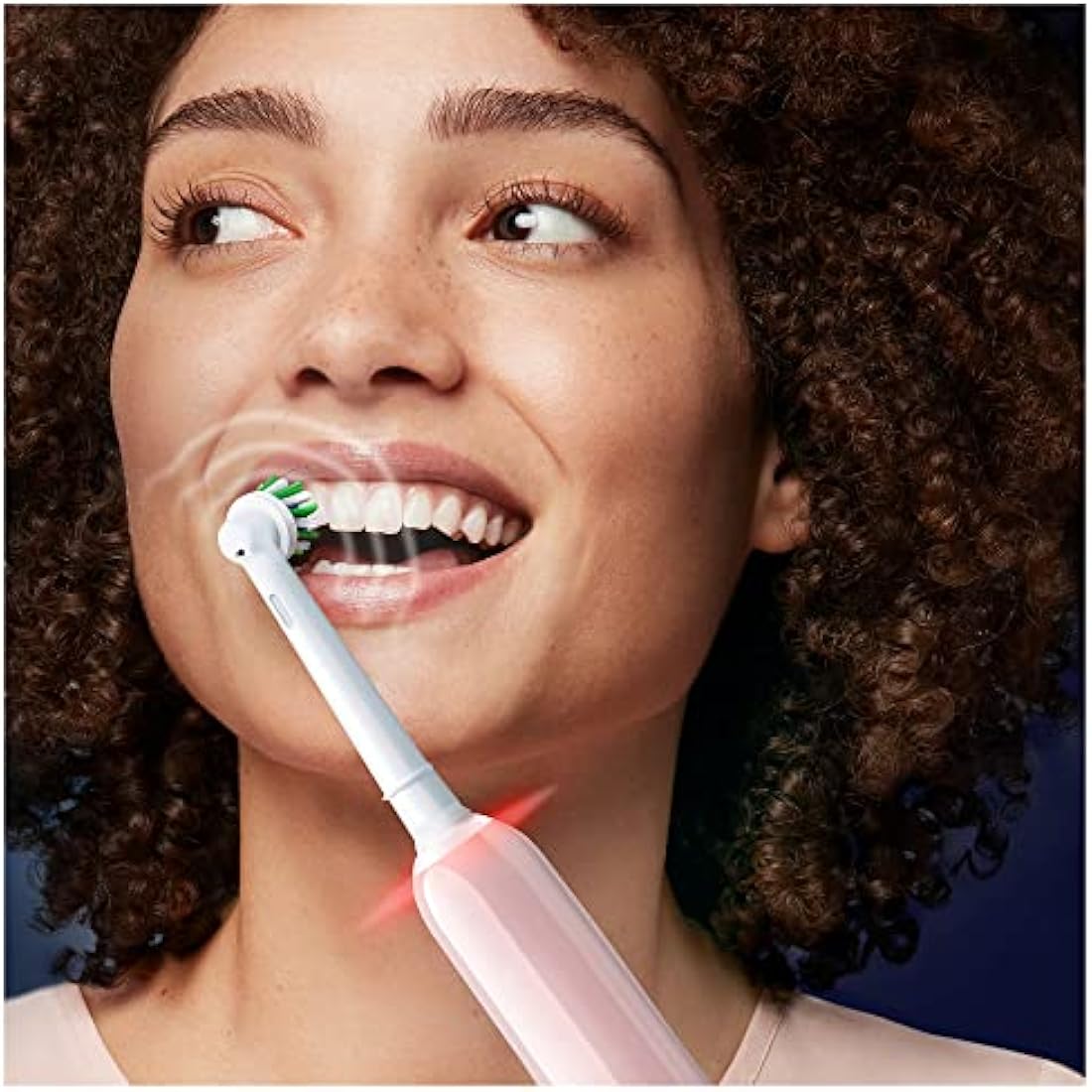 Oral-B Pro 3 Electric Toothbrushes Adults, 1 Toothbrush Head & Travel Case, 3 Modes with Teeth Whitening, 2 Pin UK Plug, Pink