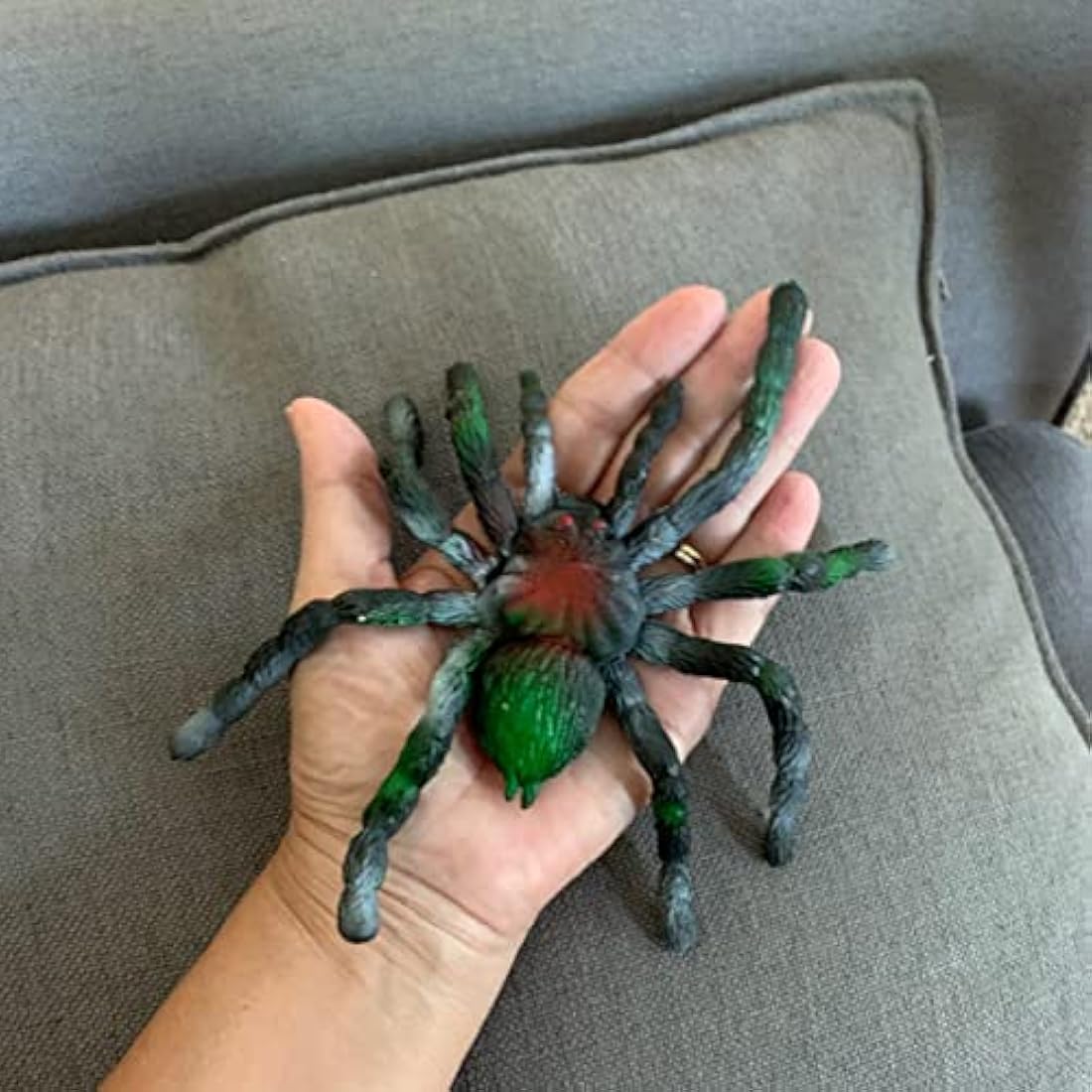 BOHS Rubber Jiggly Spider - Stretch & Squeeze - Realistic Big Soft Stretchy - Halloween Squishy Toy - Prank Bugs
