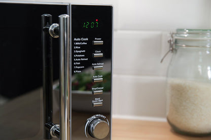 Russell Hobbs RHM2017 20L 800W Silver Digital Microwave, Child Safety Lock, Automatic Defrost, 5 Autocook Menus, Clock and Timer, Easy Clean