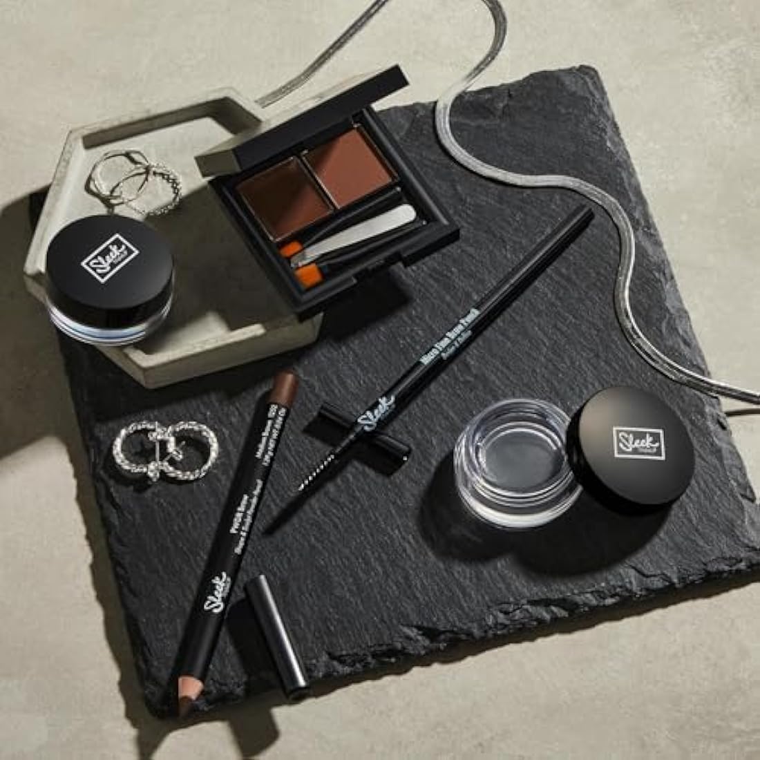 Sleek MakeUP Brow Kit, Brow Wax and Powder Kit with Tweezers and 2 Brushes, Define and Sculpt Brow with a Travel Size Kit, Medium