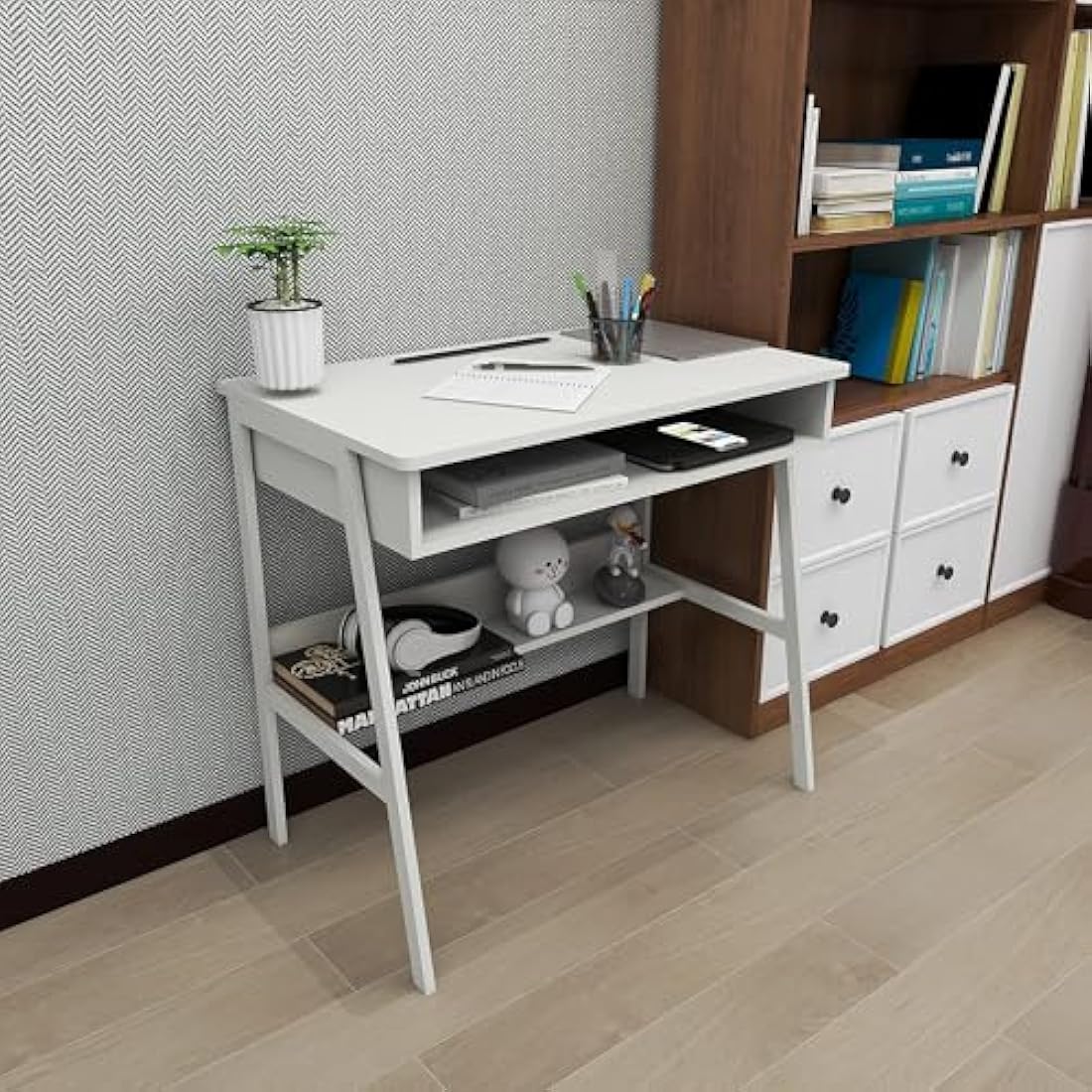 DEILALY Small Desk 80cm with Drawer Space and Under Storage Shelf Computer Wood Desk Metal Frame Writing Table Study Desk Work Station Gaming Desk Table Home Office Bedroom White