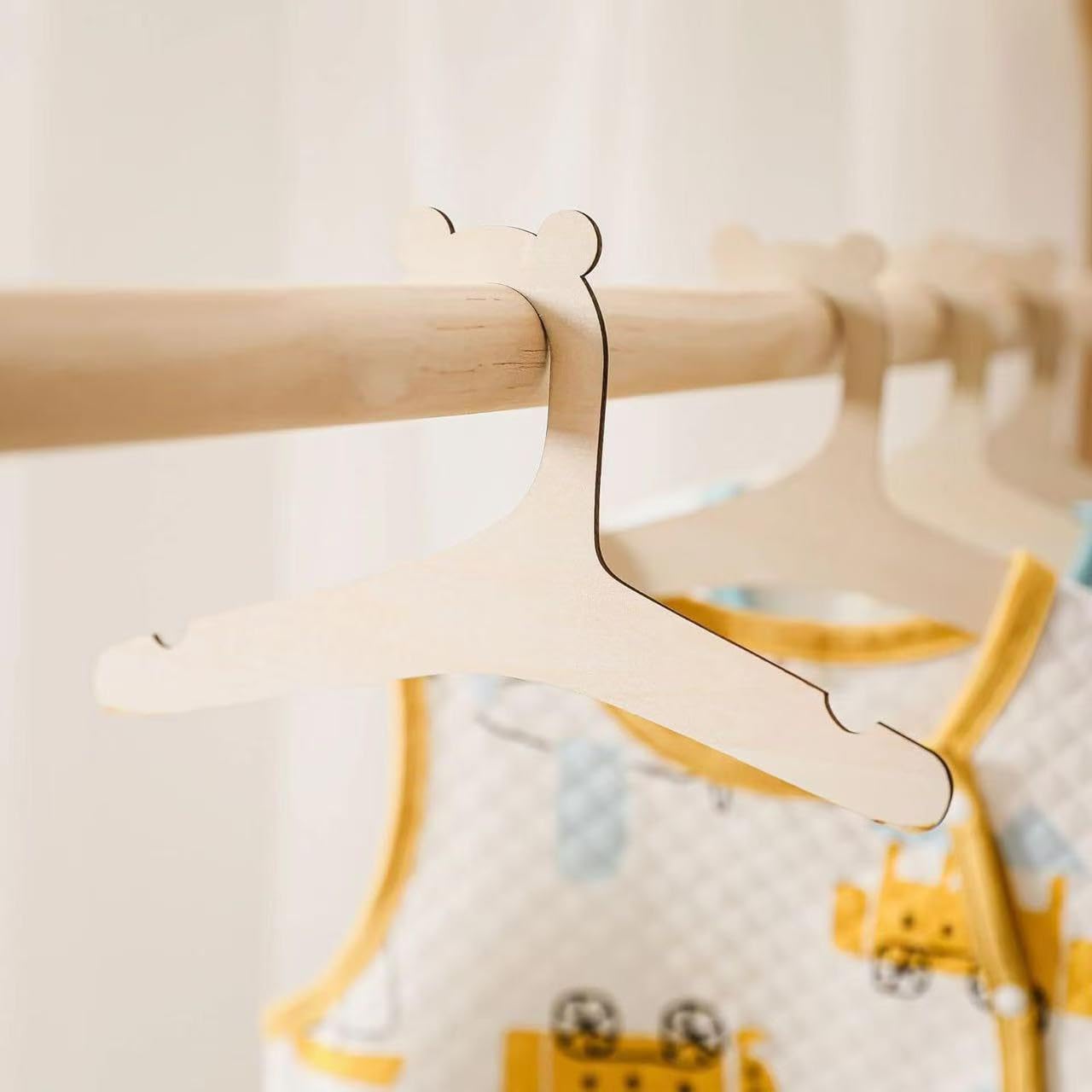 Baby Hangers Wooden - 7pcs Baby Coat Hangers - Baby Clothes Hangers,Non-slip Hangers Newborn,Baby Hangers for Clothes,Space Saving Wooden