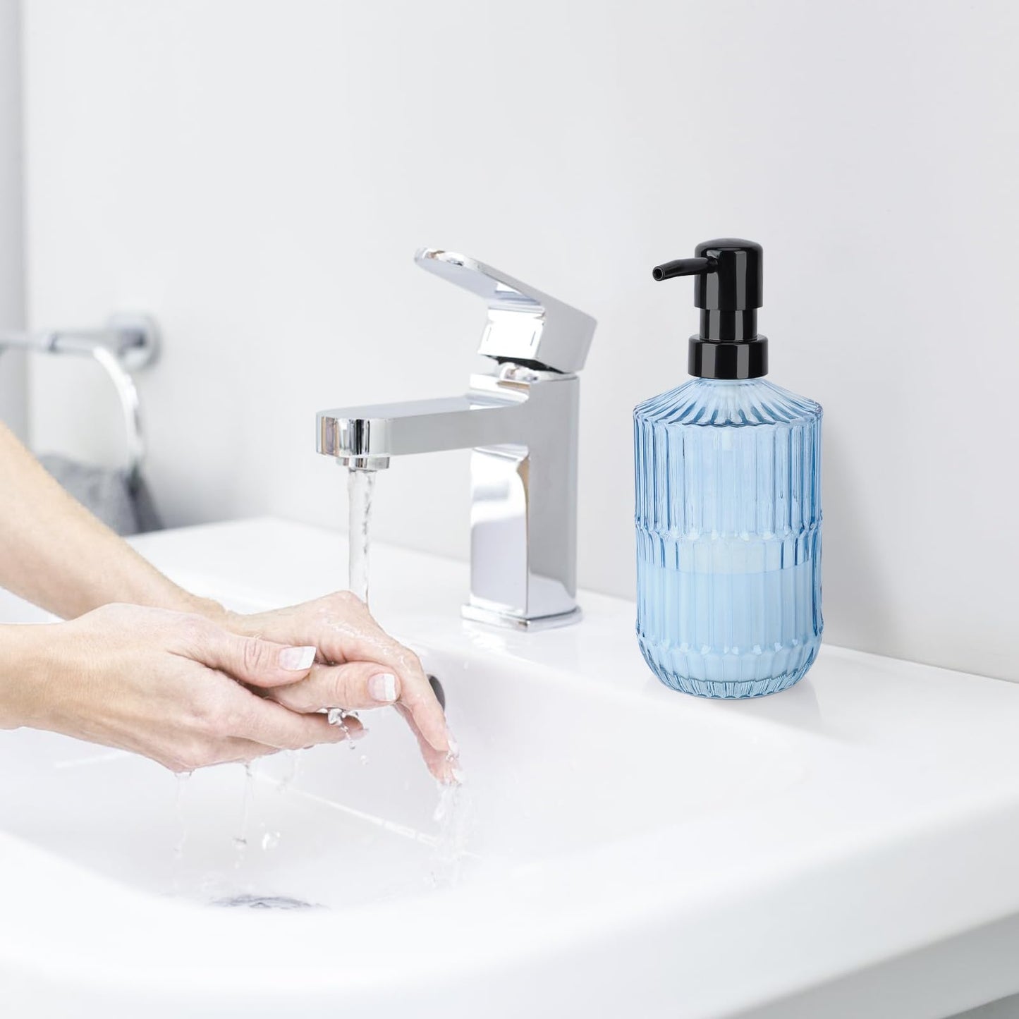 Segus Shampoo and Conditioner Dispenser, 2 Pieces 450ml Hand Wash Dispenser, Refillable and Reusable, Blue Bathroom Accessories (Glass)