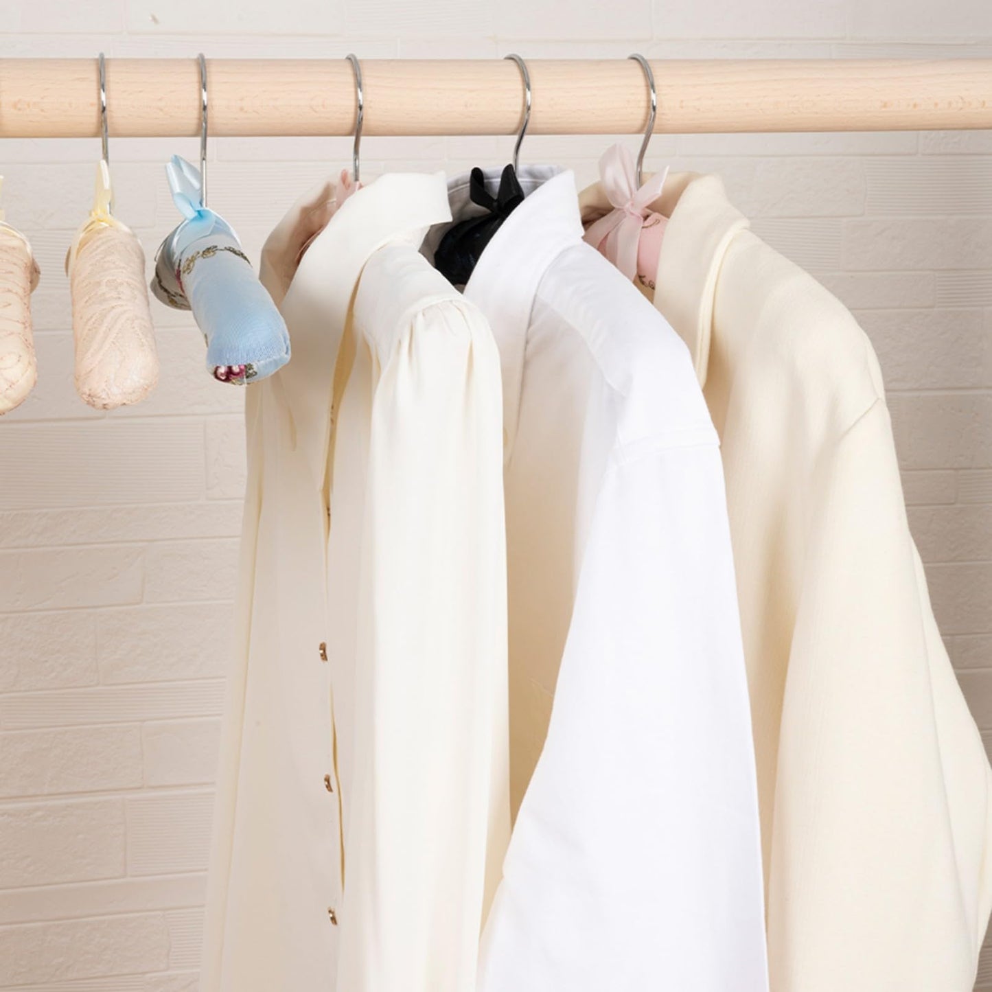 Xiabing Anti-Slip Satin Padded Clothes Hangers with Rotatable Hooks No Shoulder Bump for Women Heavy Sweaters, Coats, Suits (5, Lavender)