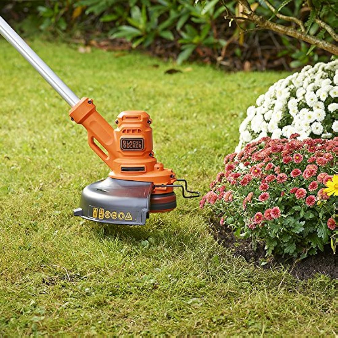 BLACK+DECKER Electric Strimmer 450W, 24V, Corded, Automatic Single Line Feed, Cutting Width 25cm, BESTA525-GB
