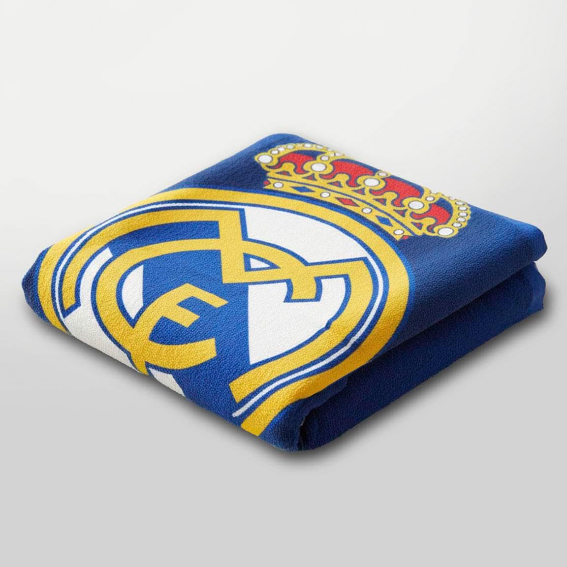 CERDÁ LIFE'S LITTLE MOMENTS Real Madrid Towel – Official Towel, Crest and Club Colours, Ideal for Beach, Pool, Bath or Sport