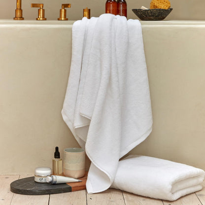 Christy Cirrus Lightweight Bath Towels | Set of 2 | Quick Dry | Super Soft and Fluffy | Lightweight Bathroom Shower Towels | 100% Cotton | White