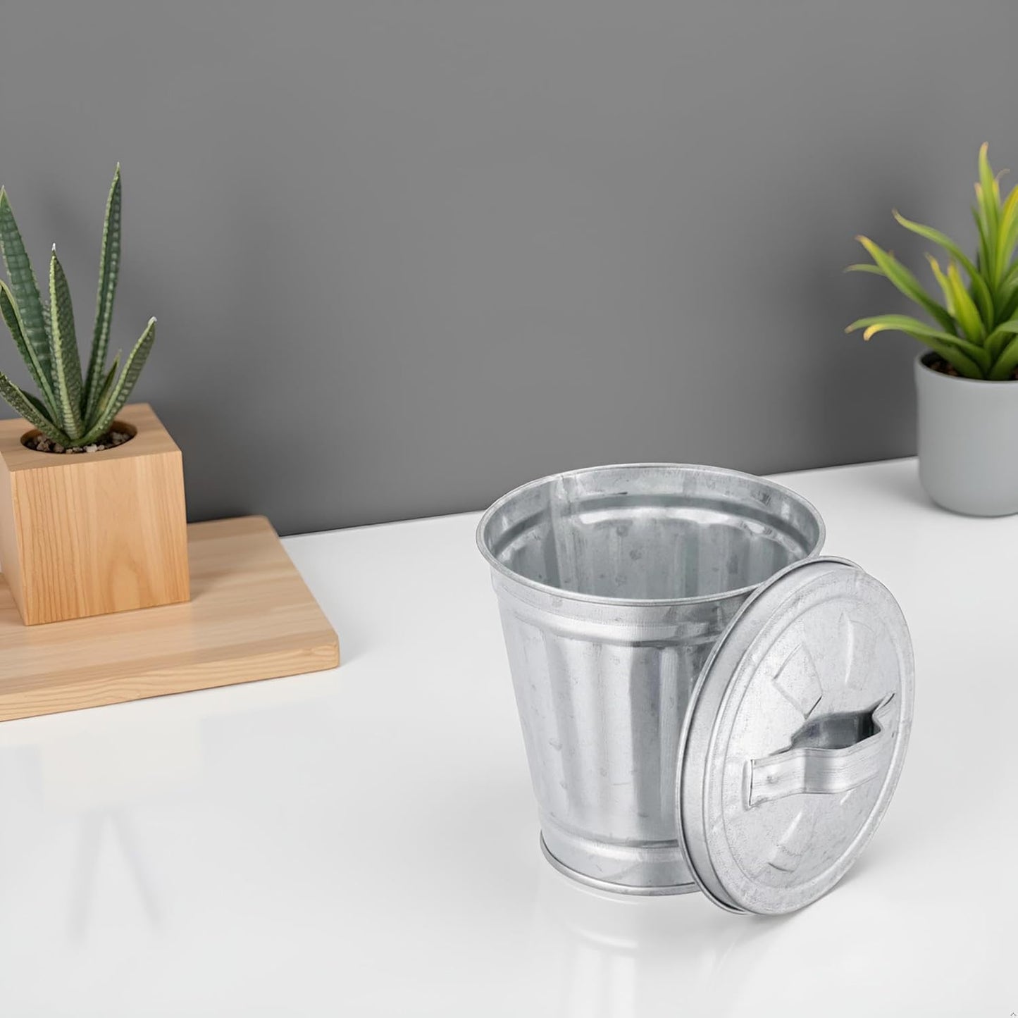 Dwang Silver Mini Galvanized Trash Can with Lid Mini Wastebasket Trash Can Small Metal Buckets Minis Tabletop Trash Metal Rubbish Bin Flower Pot Pen