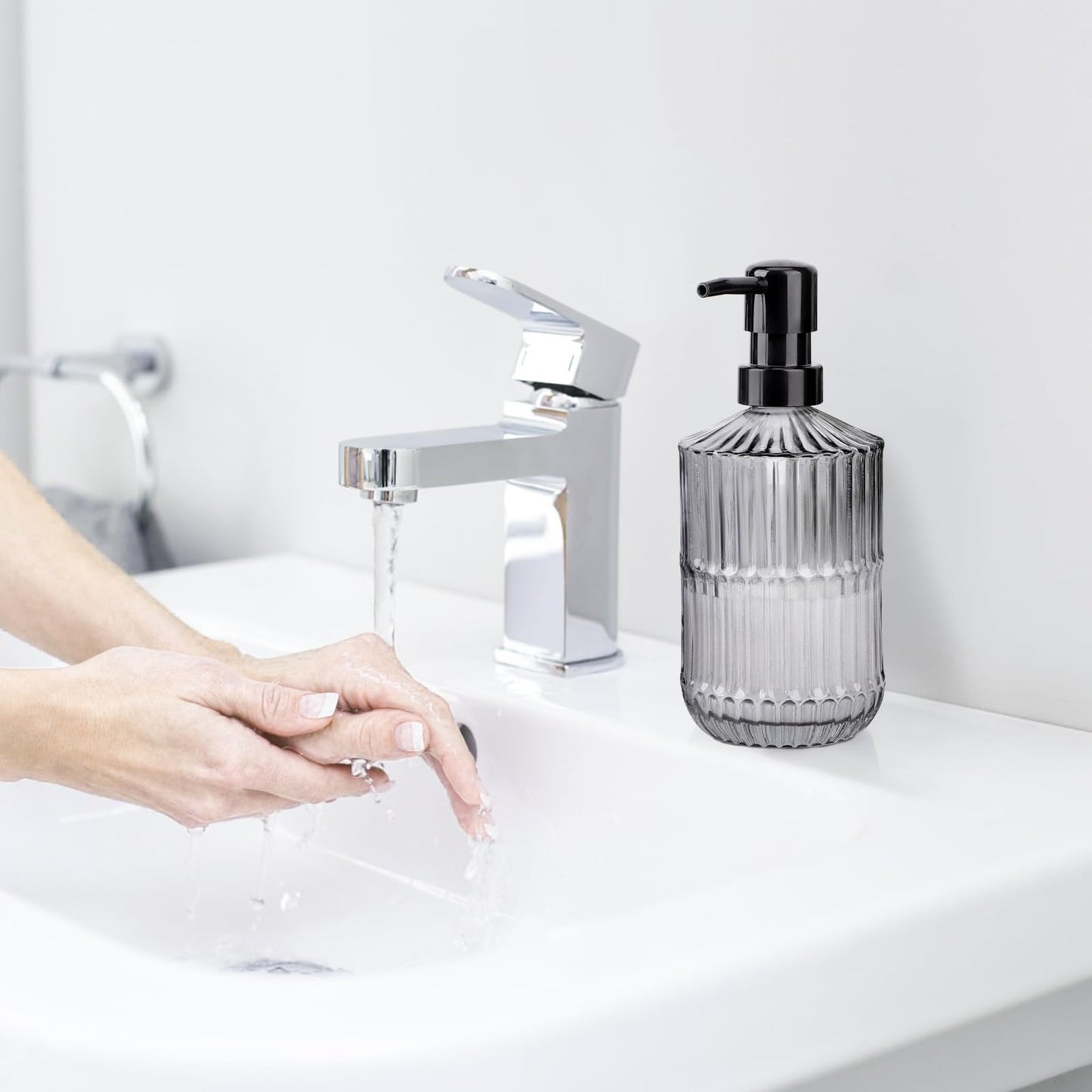 Segus Soap Dispenser Kitchen, 2 Pieces 450ml Glass Soap Dispenser Bottle with Pump, Refillable and Reusable, Empty Shampoo Bottles, Grey