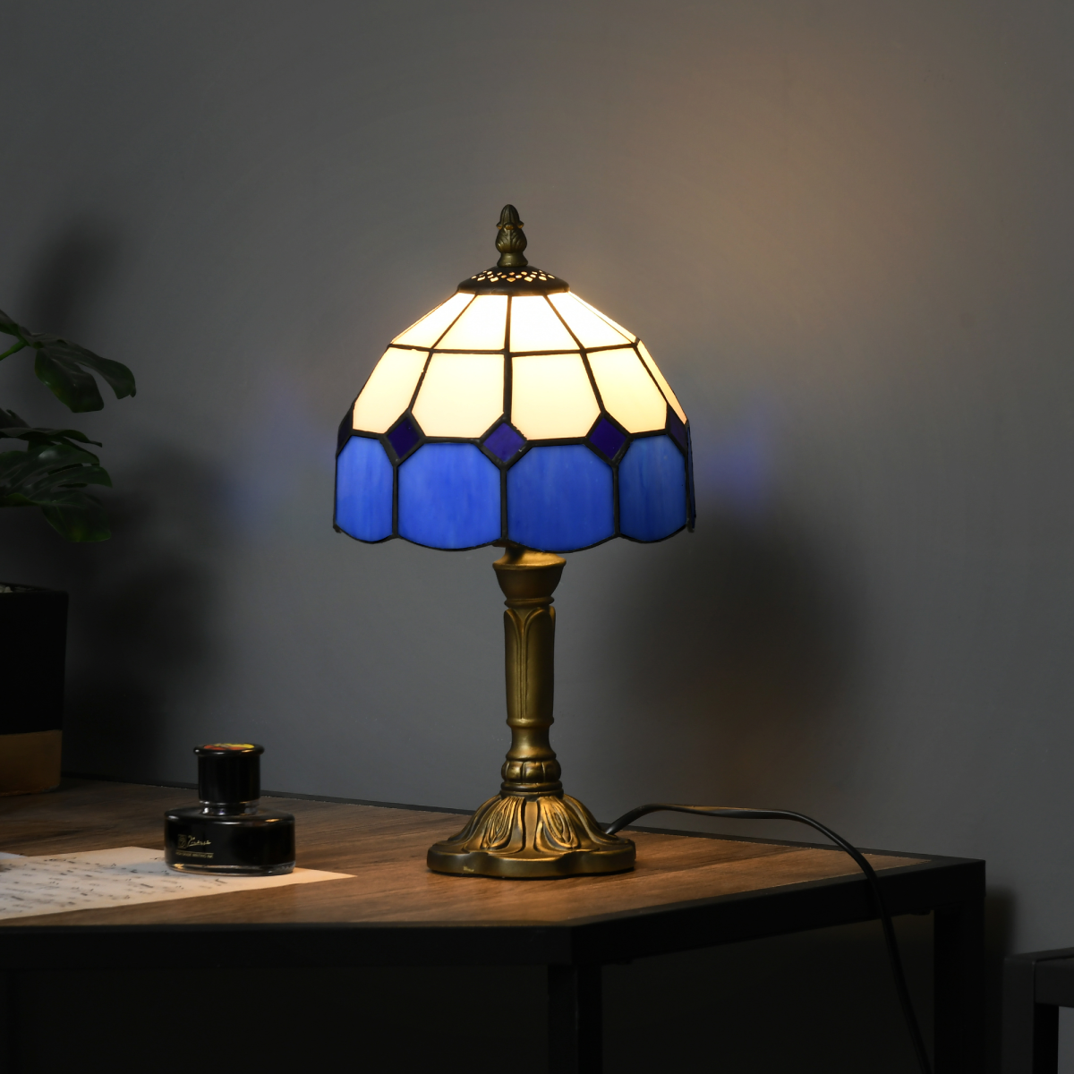HOMCOM Antique Table Lamp, for Bedroom Bedside, Bulb not Included, Blue