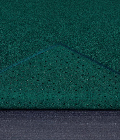 Manduka Yogitoes Yoga Towel for Mat, Non-Slip and Quick Dry for Hot Yoga with Rubber Bottom Grip Dots,Thin and Lightweight, 71 Inches, Deep Sea
