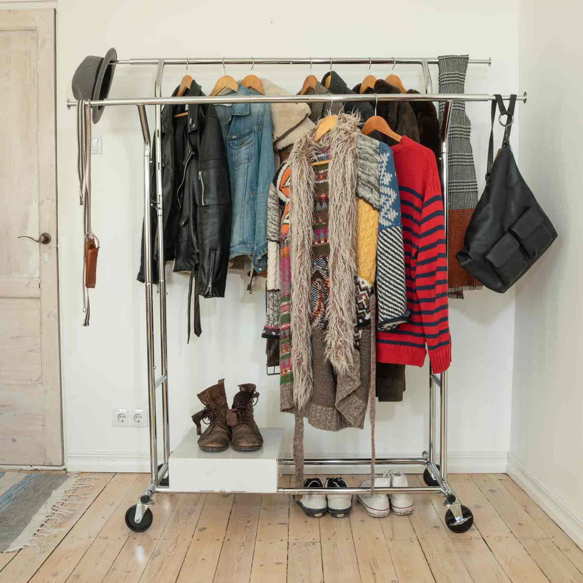 Tatkraft Denver - Heavy Duty Double Clothes Rail on Wheels, Holds Up to 242 Lbs 110 Kg, SET UP WITHIN 1 MINUTE, Chromed steel