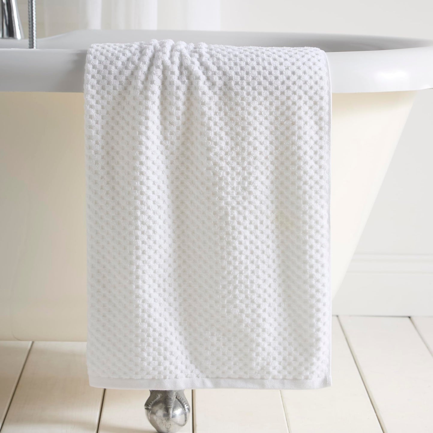 Dreams & Drapes Popcorn Check Bath Sheet White – Extra‑Large Soft Absorbent 100% Cotton Jacquard Check Bathroom Towel, Quick‑Dry