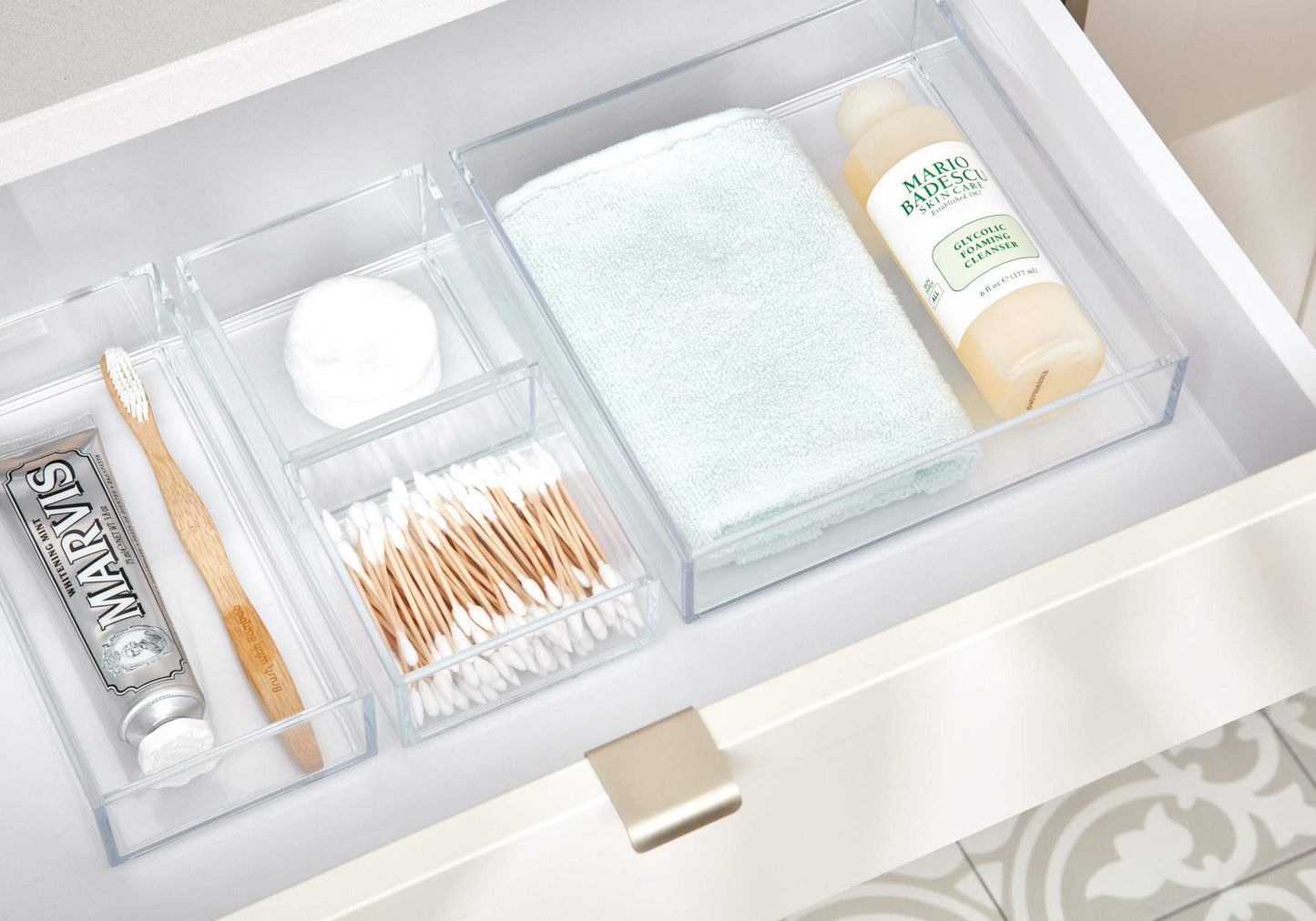 iDesign Makeup Organiser Tray, Small Plastic Drawer Organiser for Cosmetics, Makeup and Accessories, Practical Storage Box for Dressing Table