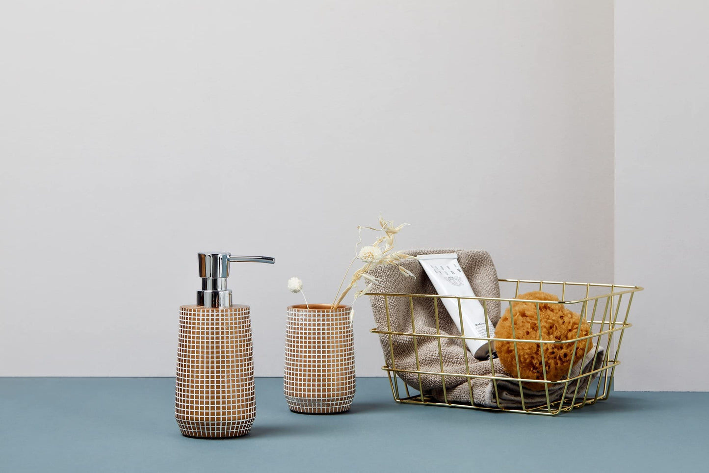 WENKO Viana Glamorous Storage Basket for Bathrooms, Guest Toilet and Home, Gold, 18 x 25 x 12 cm